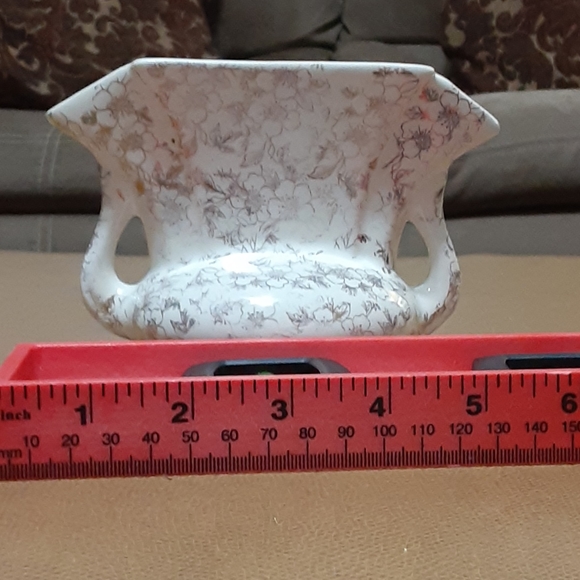 Vintage Vase with gold floral print made by Stoneer Pottery Co. - Picture 8 of 9